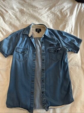 💜 3/30 Authentic Icon Blue Short-Sleeve Denim Shirt